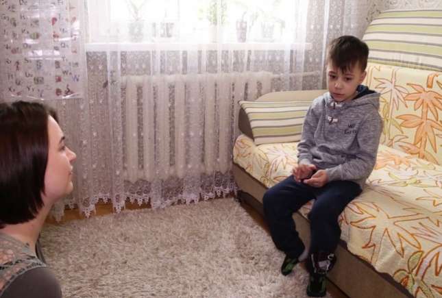 Investigație. O mamă a înregistrat cum educatoarea și dădaca țipă sau chiar bat copiii la grădiniță