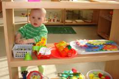 5 activități în casă pentru copilul mic, inspirate din metoda Montessori