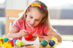 Activități Montessori de Paști pentru copii fericiți