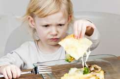 Mofturi alimentare la copii: cauze, soluții și cum să le gestionezi cu răbdare