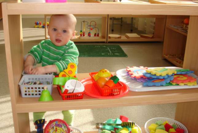 5 activități în casă pentru copilul mic, inspirate din metoda Montessori