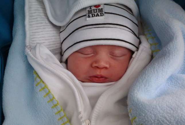 Greșeli în creșterea copiilor: înfofolitul și îndopatul