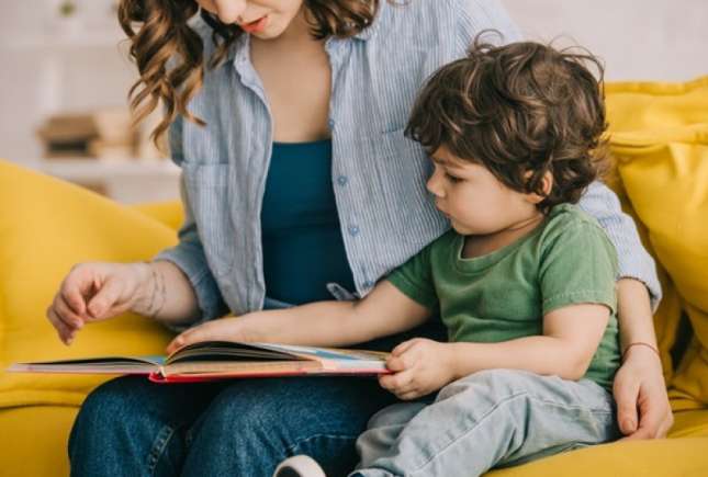 Este copilul tău pregătit să învețe să citească? Ce risc există, dacă începe prea devreme?