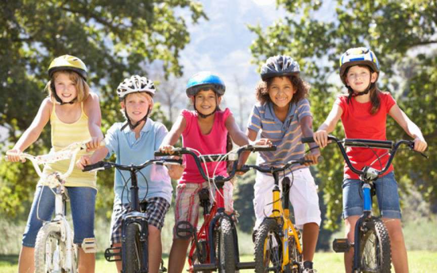 Care este vârsta la care copiii pot conduce bicicleta pe drumurile publice?