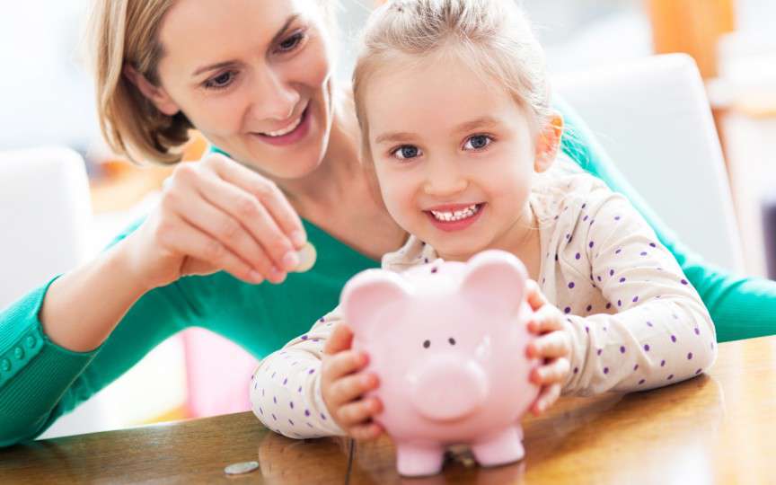 Educaţia financiară a copilului începe de acasă