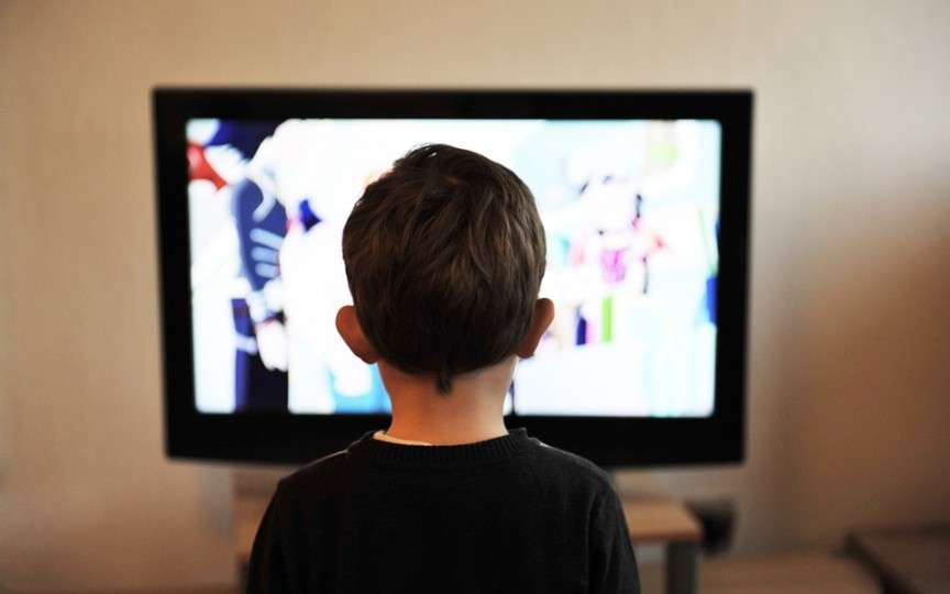 Televizorul influențează creativitatea copiilor! Bine sau rău?