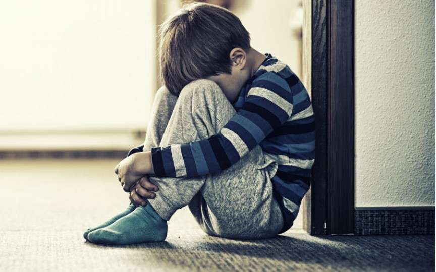 Un nou sindrom cauzat de lipsa părinților afectează tot mai mulți copii