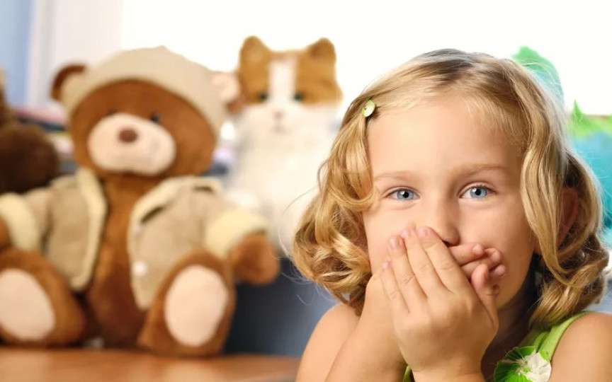 Cum reacționăm când copilul minte – sfaturile specialiștilor