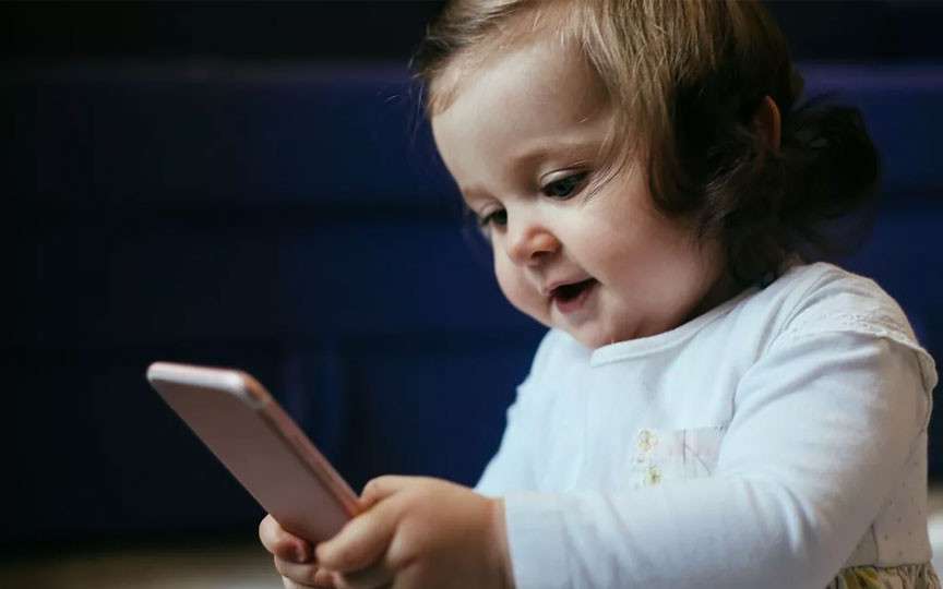 Expert în parenting: Motivul pentru care copiii nu învață să vorbească corect din cauza unui obicei îngrijorător al adulților