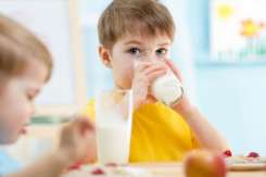 Alimentația copiilor, marea provocare a părinților