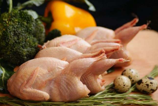 Carnea de prepeliţă versus carnea de pui: nutrienți și vitamine