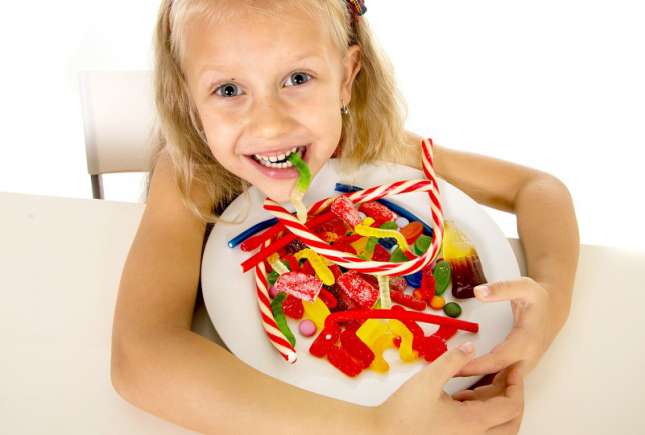 Părinții pot controla pofta de dulciuri a copilului - recomandări de la medicul nutriționist