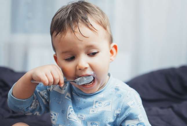 Micuțul tău adoarme greu? 5 alimente care ajută copilul să adoarmă mai ușor
