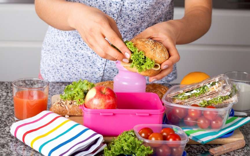 Sfaturile nutriționistului ce trebuie să conțină pachetul pentru școală a copilului