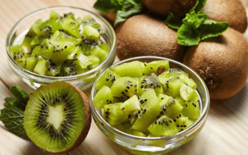 Diversificarea bebelușului: beneficiile consumului piureului de kiwi