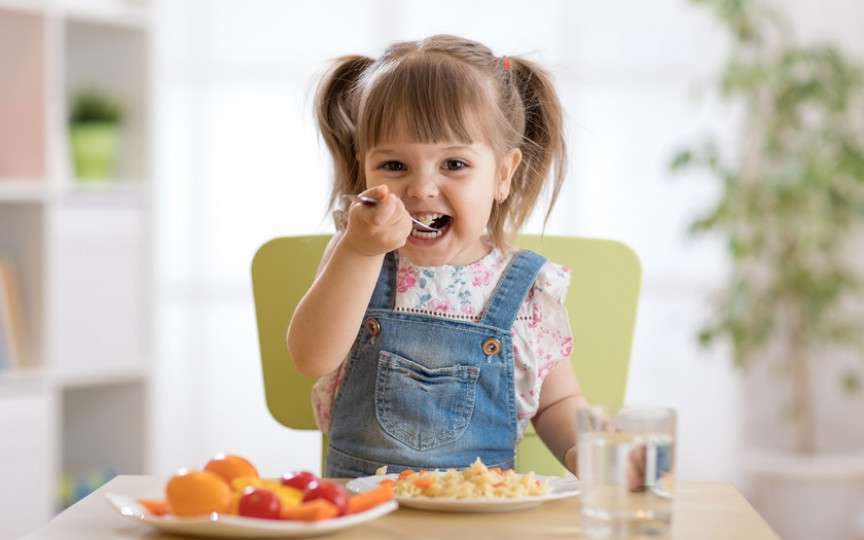 Cât ar trebui să mănânce copiii, în funcție de vârstă