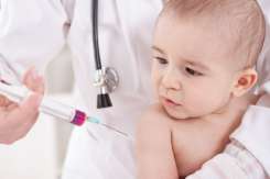 Bebeluşii simt mai puţină durere la vaccinare dacă li se dă zahăr înainte