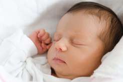 Expert în co-sleeping: 10 adevăruri despre somnul nou-născutului în primele săptămâni de viață