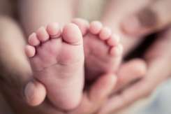 Un copil de şase luni ar fi murit ca urmare a faptului că a fost zgâlţâit în exces