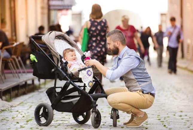 Cum faci ca străinii să nu-ți mai atingă bebelușul în stradă