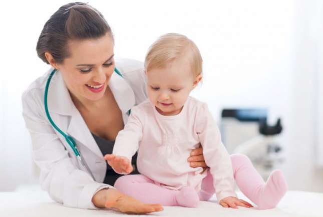 Medic pediatru: Vizitele medicale recomandate în primul an de viață al bebelușului