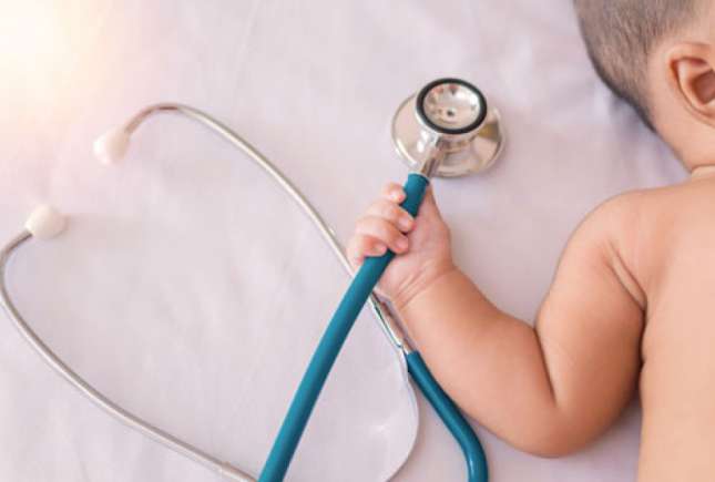 Medic pediatru, mesaj de alarmă în context COVID: Bebeluș ce tușește până rămâne fără aer