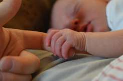Recomandările Asociației Americane de Pediatrie cu privire la dormitul copilului în aceeași cameră cu părinții