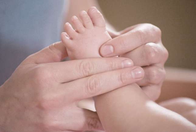 9 motive de ce să-i faceți masaj bebelușului