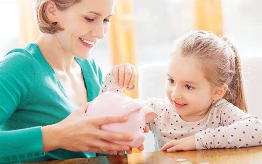 Indemnizația minimă pentru îngrijirea copilului a fost majorată cu 10%