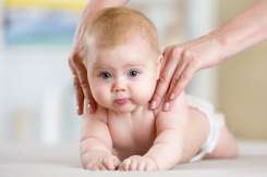Masajul în primul an de viață a copilului – mituri demontate de medic neurolog-pediatru