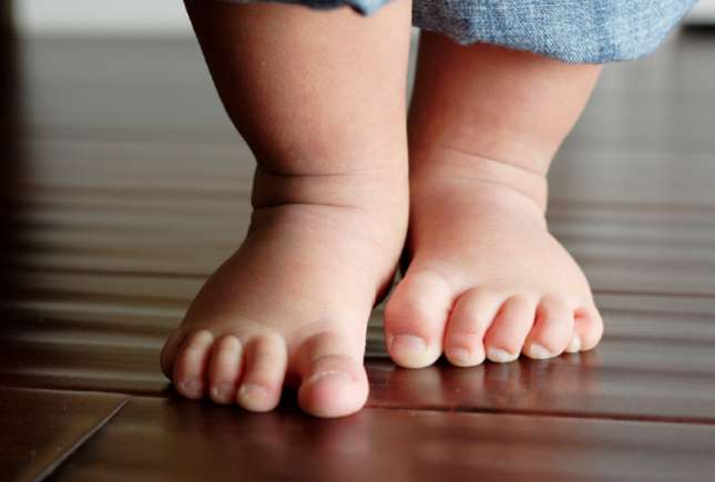 Despre primii pași ai copilului: cum îl puteți ajuta și care sunt măsurile de siguranță