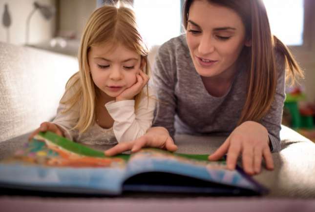 Educația prin metoda Montessori: 10 reguli de bază pe care orice părinte trebuie să le cunoască
