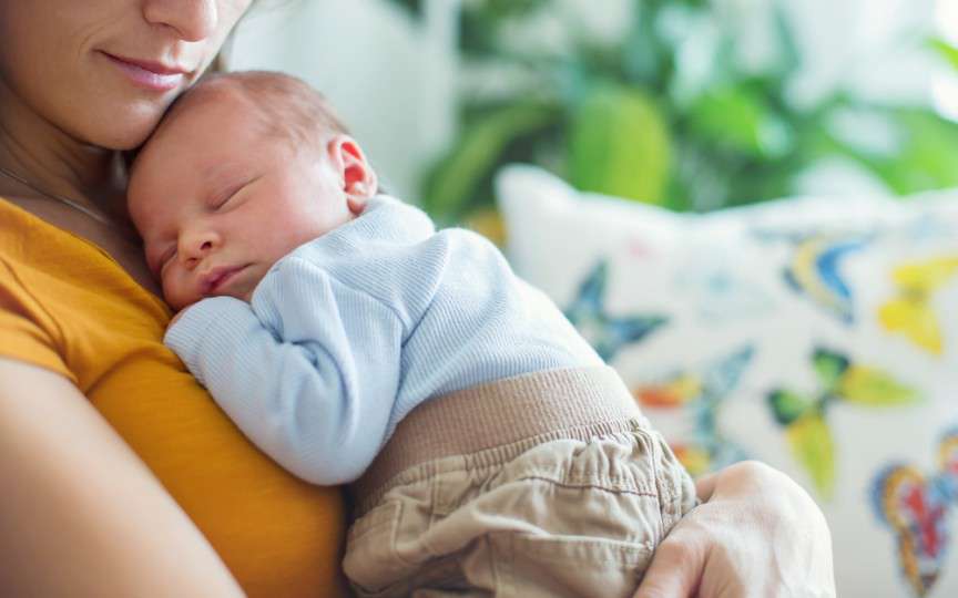 Consultant în alăptare: 10 motive pentru a-ți ține bebelușul în brațe