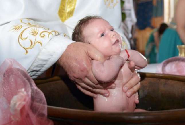 Vă pregătiți de botezul copilului? Iată ce trebuie să știți!