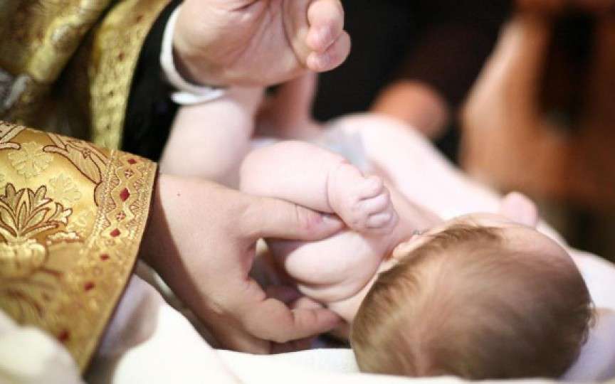 Botezul NU a fost scos în afara legii de CEDO