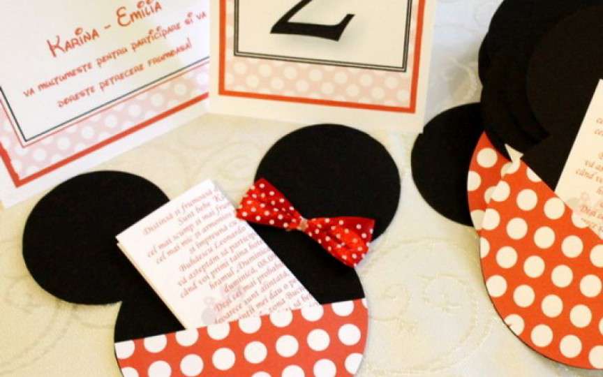 Cum să-ți faci singură invitațiile pentru botez ori cumătria copilului