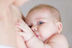 9 semne care indică faptul că bebelușul nu primește suficient lapte matern