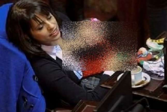 Şi-a alăptat copilul în Parlament