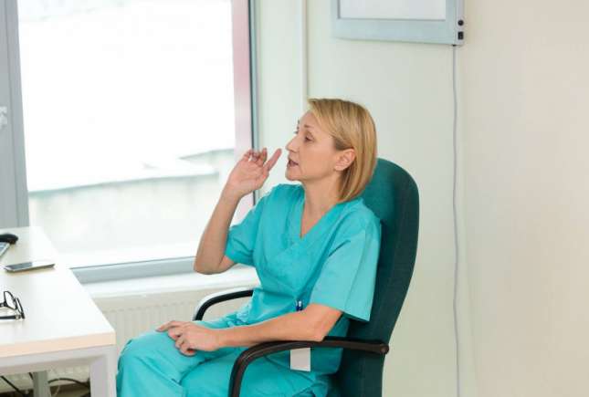 Când alăptarea devine o provocare, medicul neonatolog îți oferă soluțiile