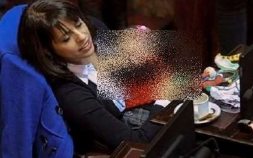 Şi-a alăptat copilul în Parlament