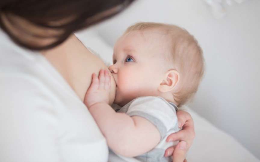 Nu aveţi suficient lapte matern? Specialistul în lactaţie vă poate ajuta