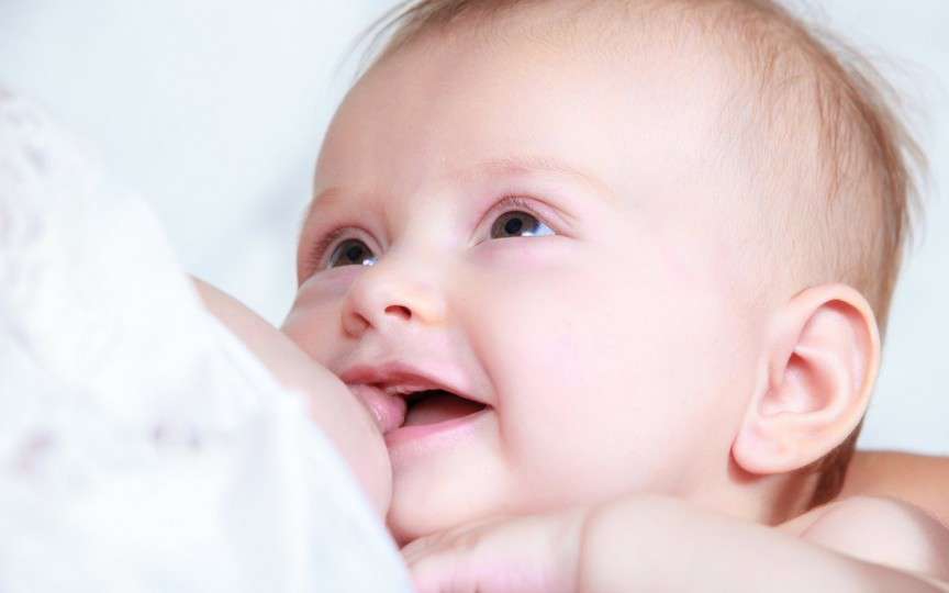 5 MITURI despre alăptare