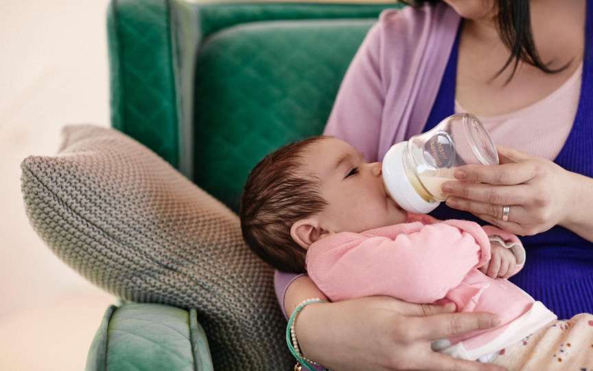 Accesorii care te vor ajuta enorm în perioada de alăptare