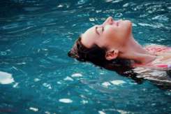 Pericolul ascuns pe timp de vară! Ce boli riscăm să luăm la piscină