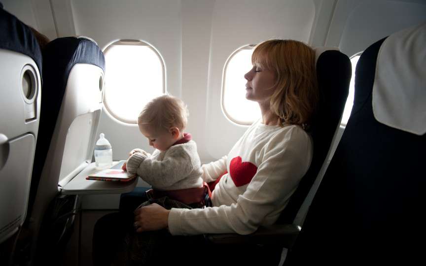 Călătoria în avion cu bebe