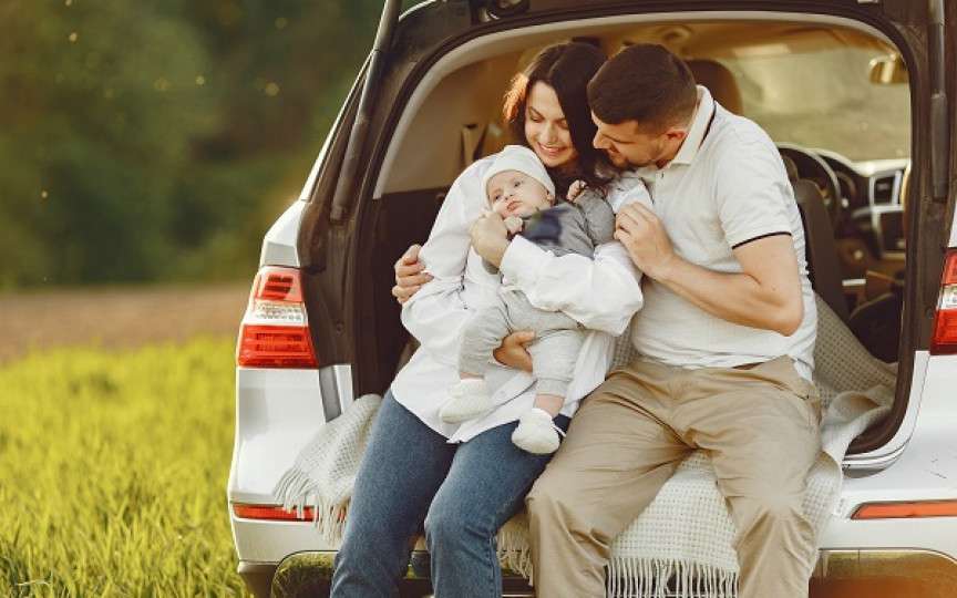 Cu cel mic în vacanță. Ce poți face dacă bebe are rău de mișcare