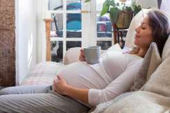 Consumul de ceai sau cafea în sarcină scade greutatea copilului