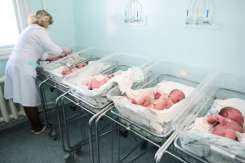 Îndemnizația unică la nașterea copilului s-ar putea dubla și constitui 5300 lei