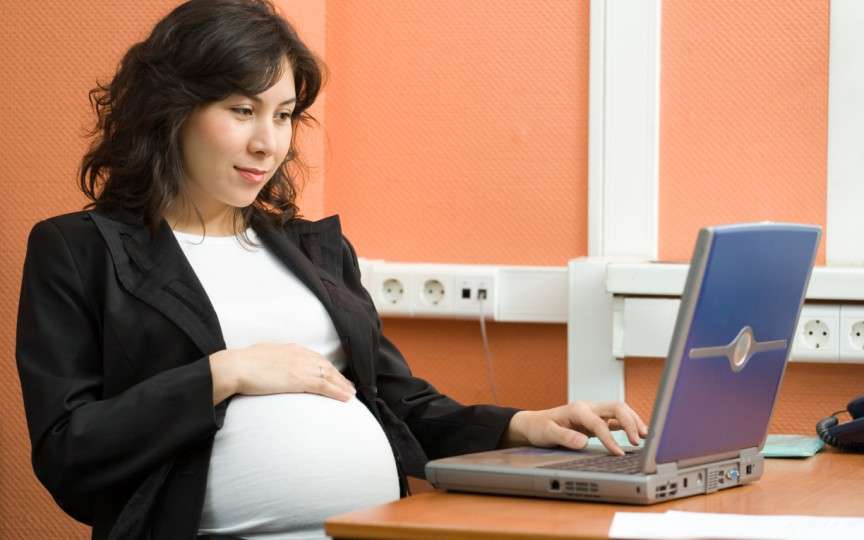 Angajatorii vor fi obligați să ofere femeilor însărcinate 16 ore libere, fără rețineri din salariu