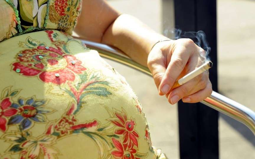 Inițiativă legislativă: Sancțiuni pentru gravidele care fumează și consumă alcool